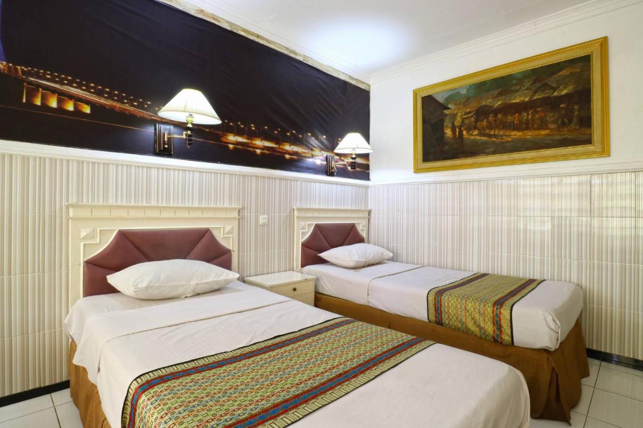Hotel Tanjung Surabaya Exterior foto