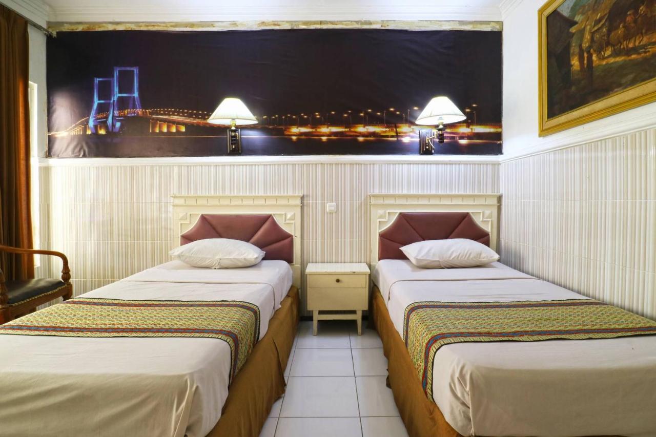 Hotel Tanjung Surabaya Exterior foto